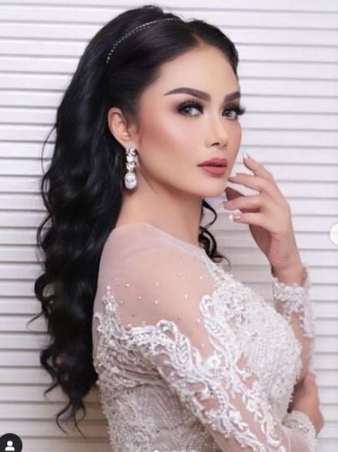 8 Seleb Cantik yang Lakukan Suntik Botox, Paras Maia Estianty Ramai Tuai Sorotan!