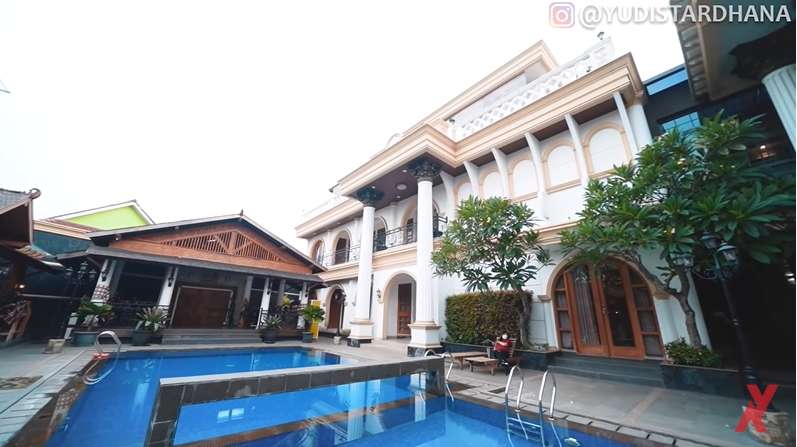 10 Potret Perbandingan Rumah Sule Dulu VS Sekarang Jadi Sultan, Bak Bumi dan Langit, Dulu di Gang!