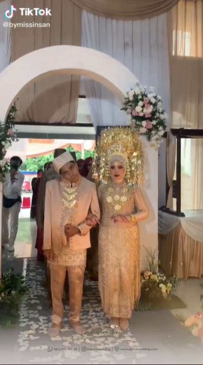 Cinta Sejati, Viral Wanita Dinikahi Pria dengan Kekurangan Fisik di Karawang, Lihat 8 Potretnya