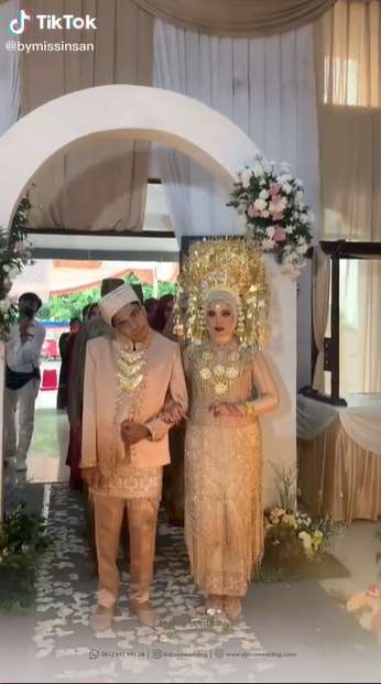 Cinta Sejati, Viral Wanita Dinikahi Pria dengan Kekurangan Fisik di Karawang, Lihat 8 Potretnya