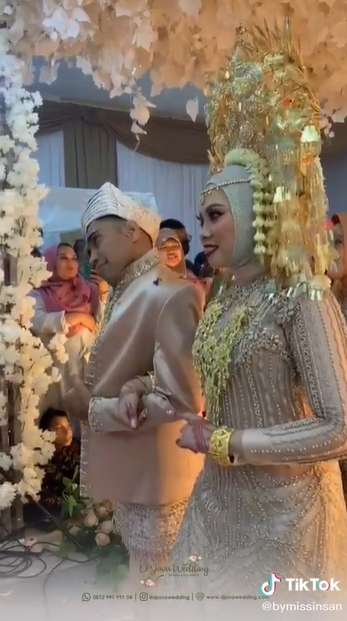 Cinta Sejati, Viral Wanita Dinikahi Pria dengan Kekurangan Fisik di Karawang, Lihat 8 Potretnya
