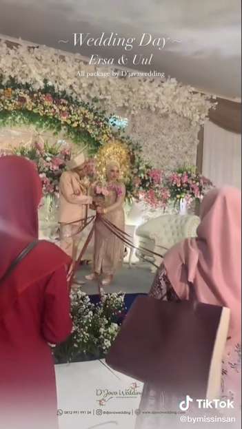 Cinta Sejati, Viral Wanita Dinikahi Pria dengan Kekurangan Fisik di Karawang, Lihat 8 Potretnya