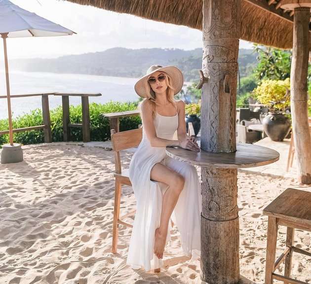 Potret Panji Trihatmodjo Liburan Mewah di Sumba, Sang Istri si Bule Cantik Varsha Strauss Bahagia Lihat Kerbau!