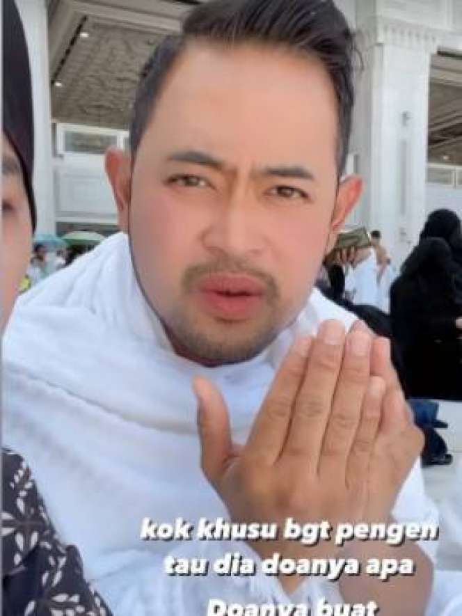 Potret Shandy Purnamasari dan Juragan 99 Jalani Ibadah Haji, Penampilannya Jadi Sorotan