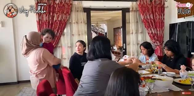 Potret Ussy Sulistiawaty bersama Anak-anaknya Bertemu Keluarga Mantan Suami, Netizen Soroti Rumah Sugianto Sabran
