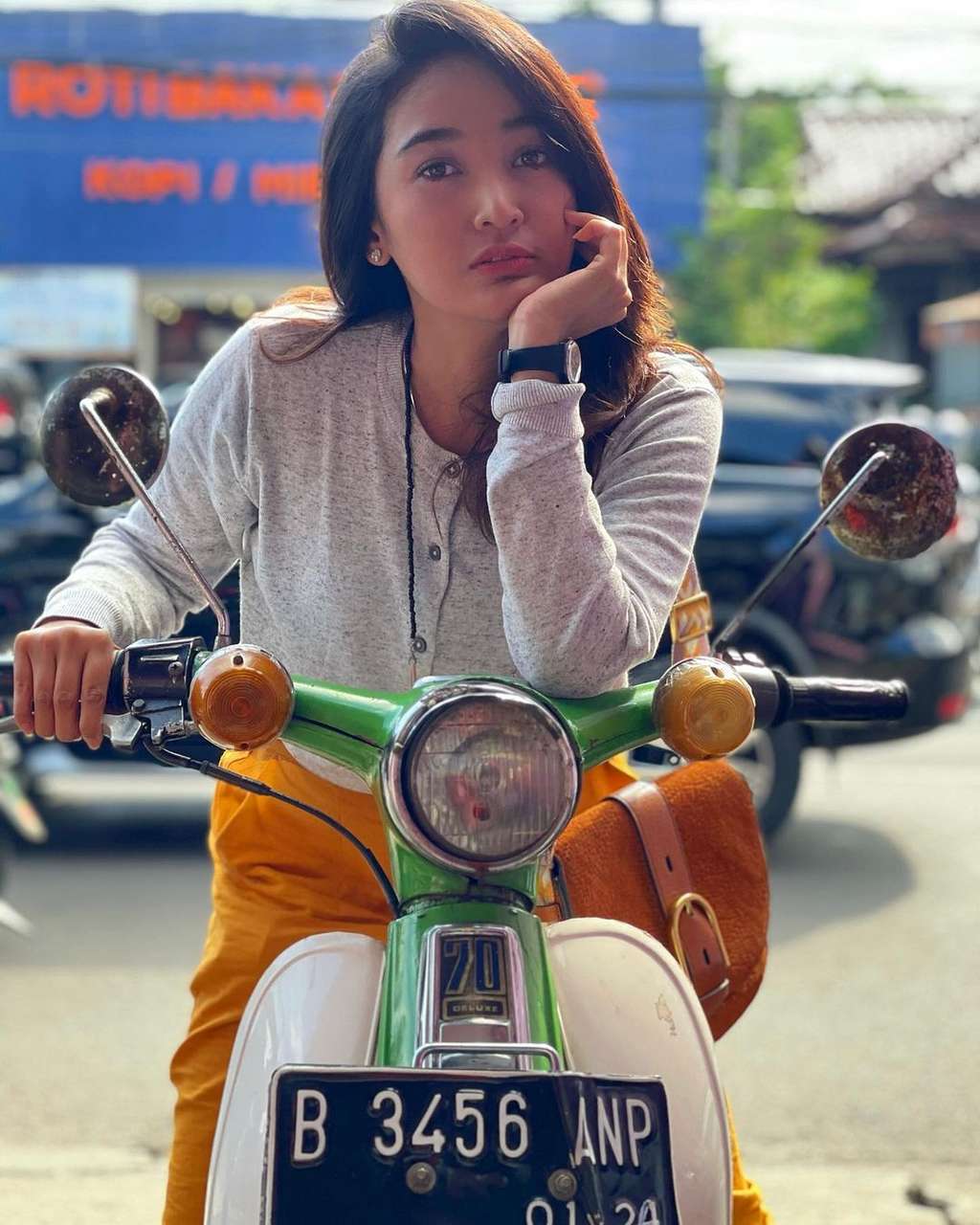 Potret Sasi Tukang Ojek Pengkolan di Kehidupan Nyata, Beda Banget!