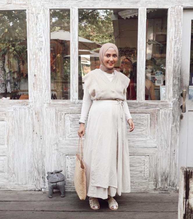 Potret Rara Nawangsih, Ibu Andin 'Ikatan Cinta' Pamer Baby Bump