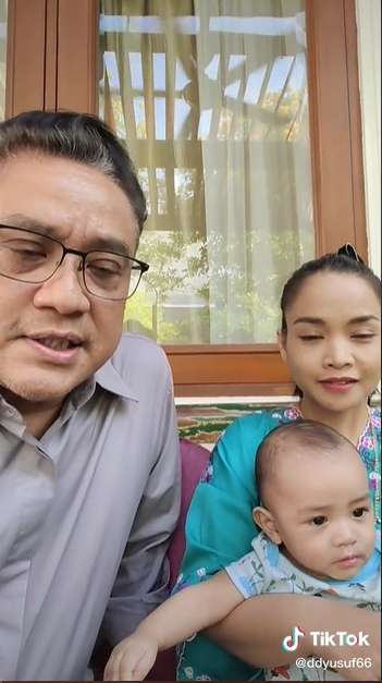 10 Potret Ibunda Jeje `Slebew`, Ternyata Kerabat Seleb Terkenal, Netizen: Udah Jadi Artis Baru Dicari!