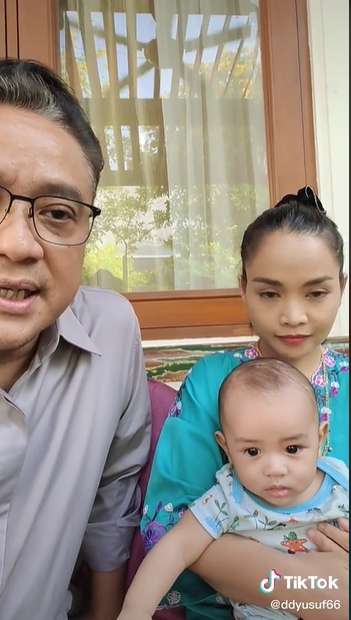 10 Potret Ibunda Jeje `Slebew`, Ternyata Kerabat Seleb Terkenal, Netizen: Udah Jadi Artis Baru Dicari!