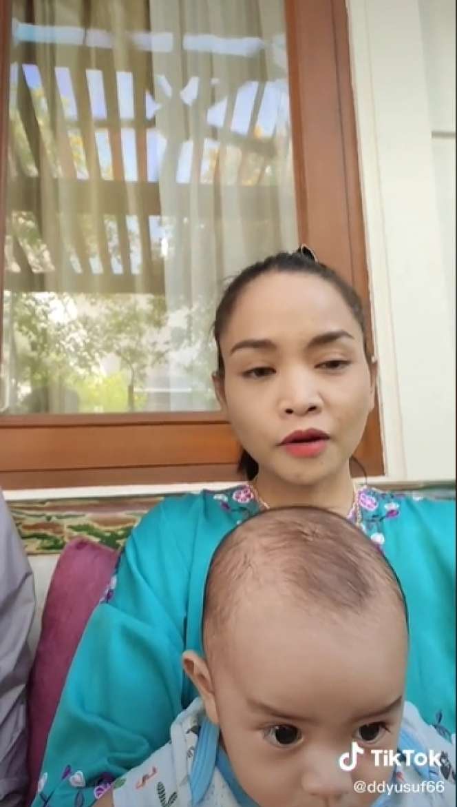 10 Potret Ibunda Jeje `Slebew`, Ternyata Kerabat Seleb Terkenal, Netizen: Udah Jadi Artis Baru Dicari!