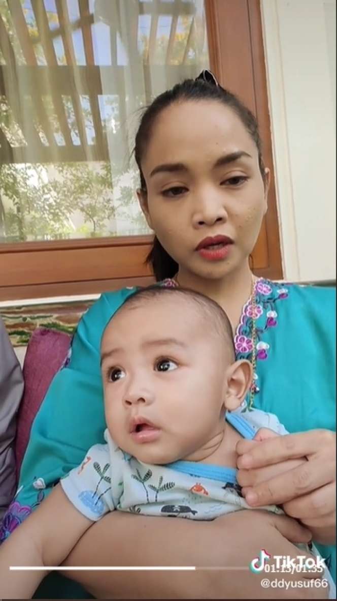 10 Potret Ibunda Jeje `Slebew`, Ternyata Kerabat Seleb Terkenal, Netizen: Udah Jadi Artis Baru Dicari!