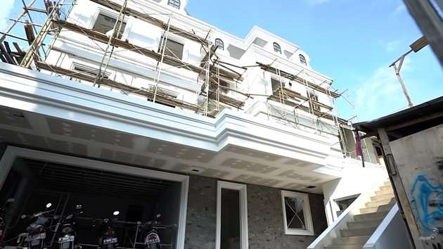10 Potret Garasi di Rumah Baru Raffi Ahmad, Punya Lift Khusus Mobil, Bak Showroom Mewah!