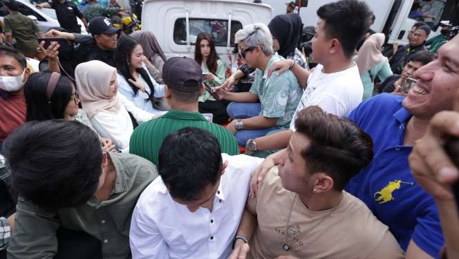 FOTO: Putra Siregar Terima Rekor MURI Kurban Terbanyak