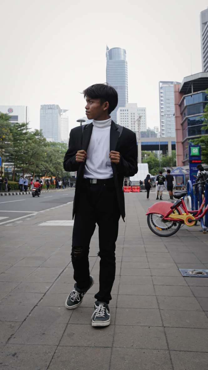 Segini Harga Outfit Roy Pacar Jeje Bocah 'SCBD Citayam Fashion Week'