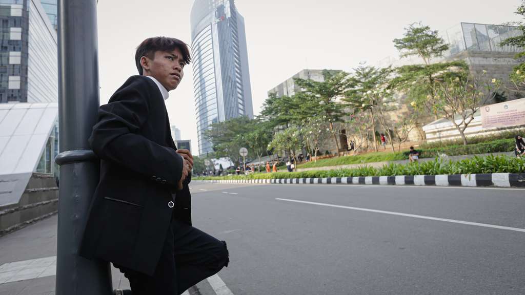 Segini Harga Outfit Roy Pacar Jeje Bocah 'SCBD Citayam Fashion Week'