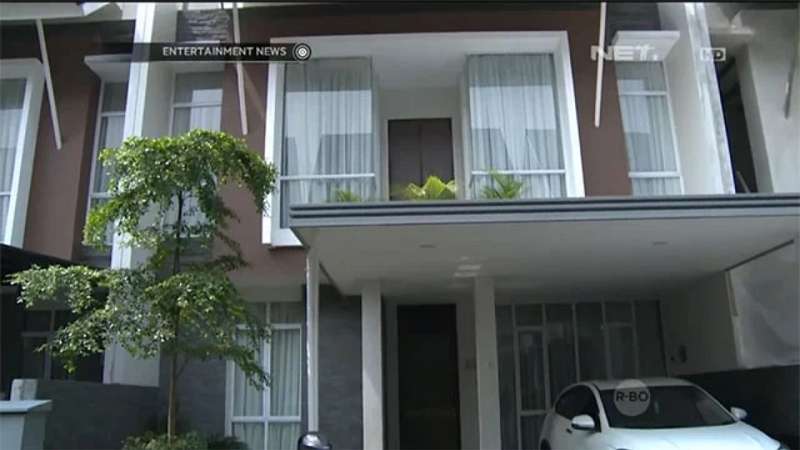 5 Potret Rumah Mewah Artis Hasil Kredit dan Nyicil, Milik Iis Dahlia Ada Lapangan Golf!