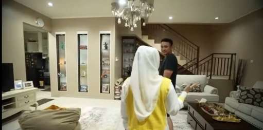 5 Potret Rumah Mewah Artis Hasil Kredit dan Nyicil, Milik Iis Dahlia Ada Lapangan Golf!