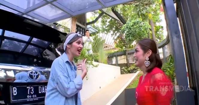 5 Potret Rumah Mewah Artis Hasil Kredit dan Nyicil, Milik Iis Dahlia Ada Lapangan Golf!