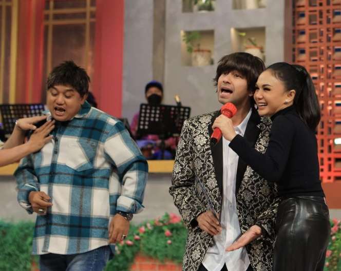 Momen Raffi Ahmad dan Yuni Shara Dipertemukan di Acara TV, Ekspresi Grogi Raffi Ahmad Keliatan Banget!