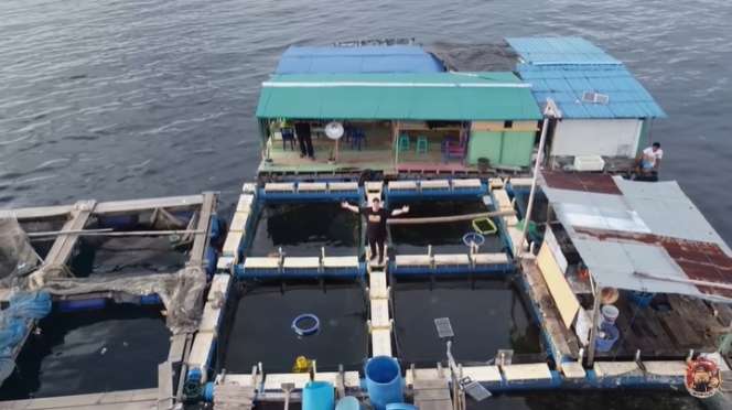Potret Rumah Makan Apung di Tengah Laut, Konsepnya Unik Banget!