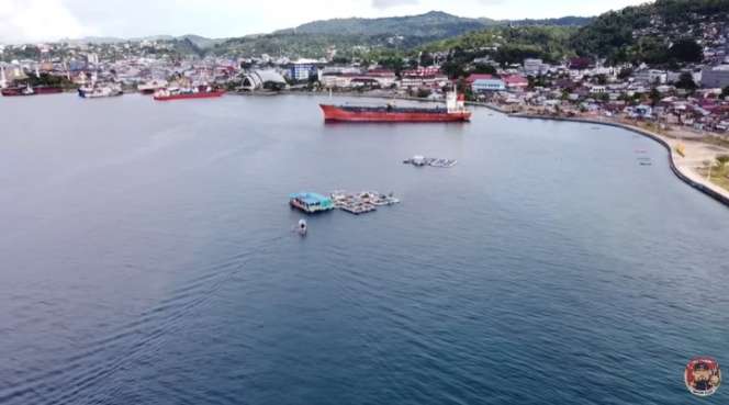 Potret Rumah Makan Apung di Tengah Laut, Konsepnya Unik Banget!
