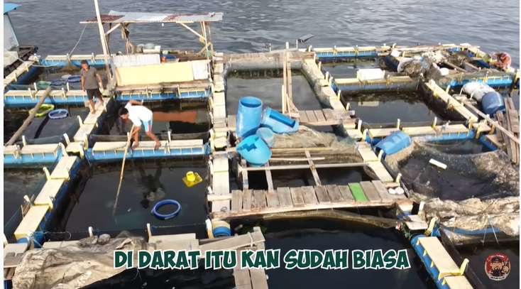 Potret Rumah Makan Apung di Tengah Laut, Konsepnya Unik Banget!