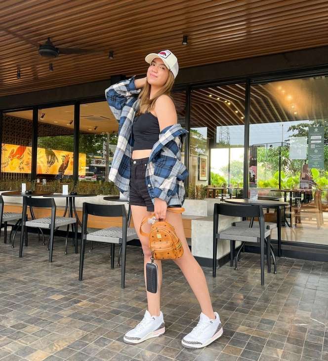 Potret Shella Bernadetha, Pevoli Cantik yang Bikin Bagus Kahfi Kesengsem