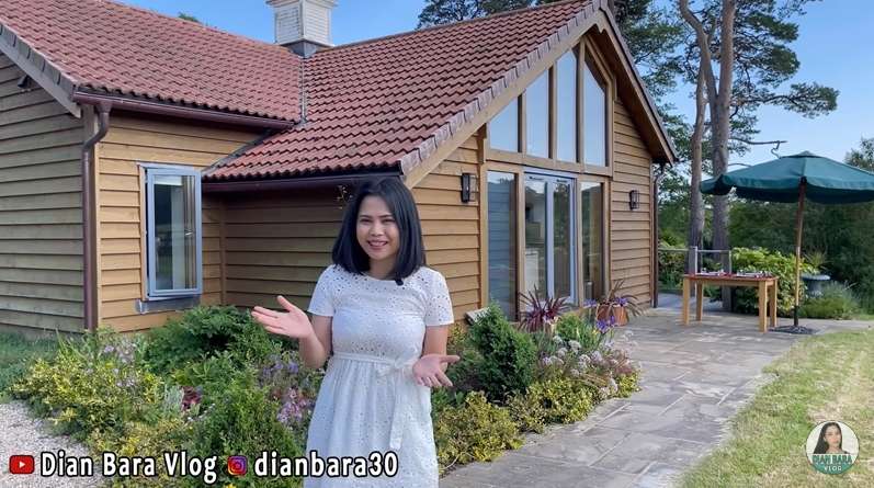 Ingat TKW Banyuwangi yang Dinikahi Bule Tajir? Nasibnya Berubah Drastis, Rumahnya Mirip Istana di Dongeng, Lihat 8 Potretnya