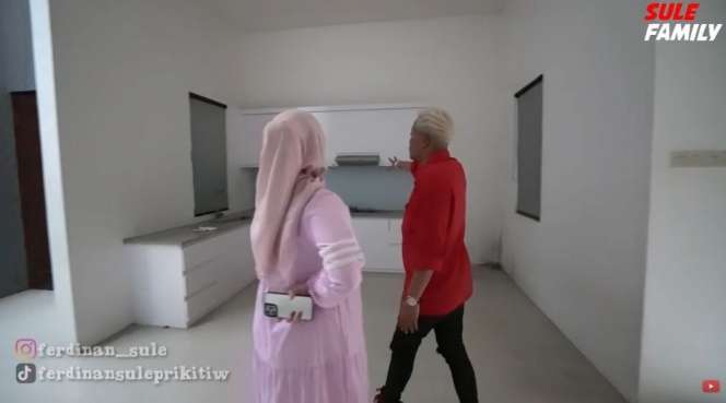 10 Adu Mewah Rumah Putri Delina VS Nathalie Holscher Pemberian Sule, Bak Bumi dan Langit! 