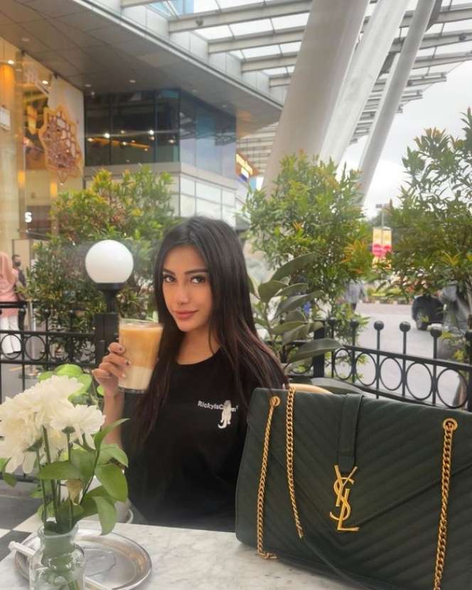 Potret Rezy Adisty Model Cantik yang Kerap Berbagi dengan Anak-anak Manusia Silver, Sisi Lain yang Tak Banyak Orang Tahu!