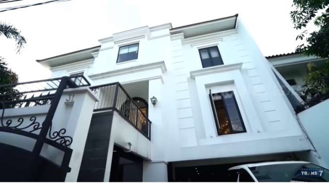 Potret Rumah Violenzia Jeanette, Bestie Vanessa Angel, Desainnya Super Mewah!