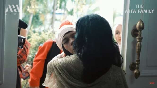 Momen Perdana Pertemuan Ibunda Atta Halilintar Dengan Krisdayanti Setelah Satu Tahun Jadi Besan