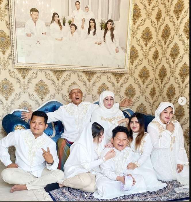 Potret Rumah Via Vallen yang Berlatar Lumpur Lapindo, Ternyata Megah Banget!