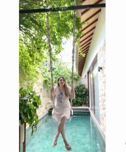 Potret Rumah Via Vallen yang Berlatar Lumpur Lapindo, Ternyata Megah Banget!