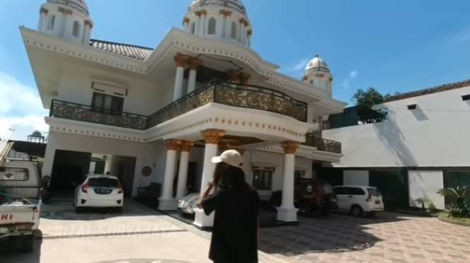 Potret Rumah Terbengkalai Disulap Jadi Mewah Bak Istana, Biayanya Capai Rp10 Miliar!