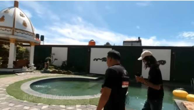 Potret Rumah Terbengkalai Disulap Jadi Mewah Bak Istana, Biayanya Capai Rp10 Miliar!