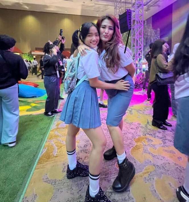 Pakai Seragam SMA, Penampilan Fuji di Ulang Tahun Ussy Sulistyawati Jadi Sorotan