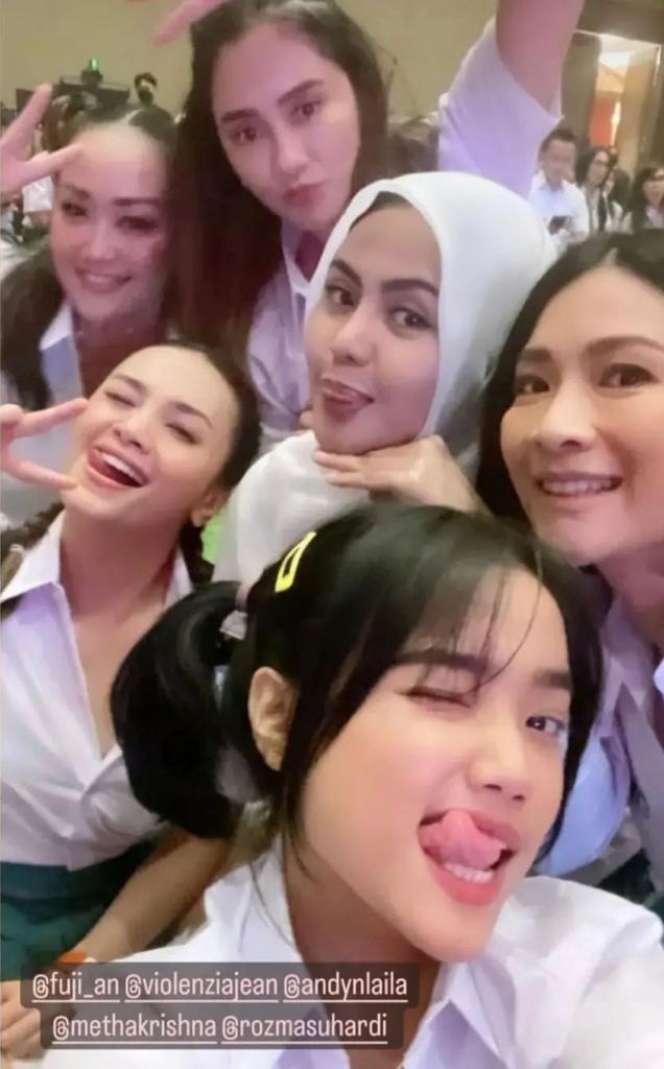 Pakai Seragam SMA, Penampilan Fuji di Ulang Tahun Ussy Sulistyawati Jadi Sorotan