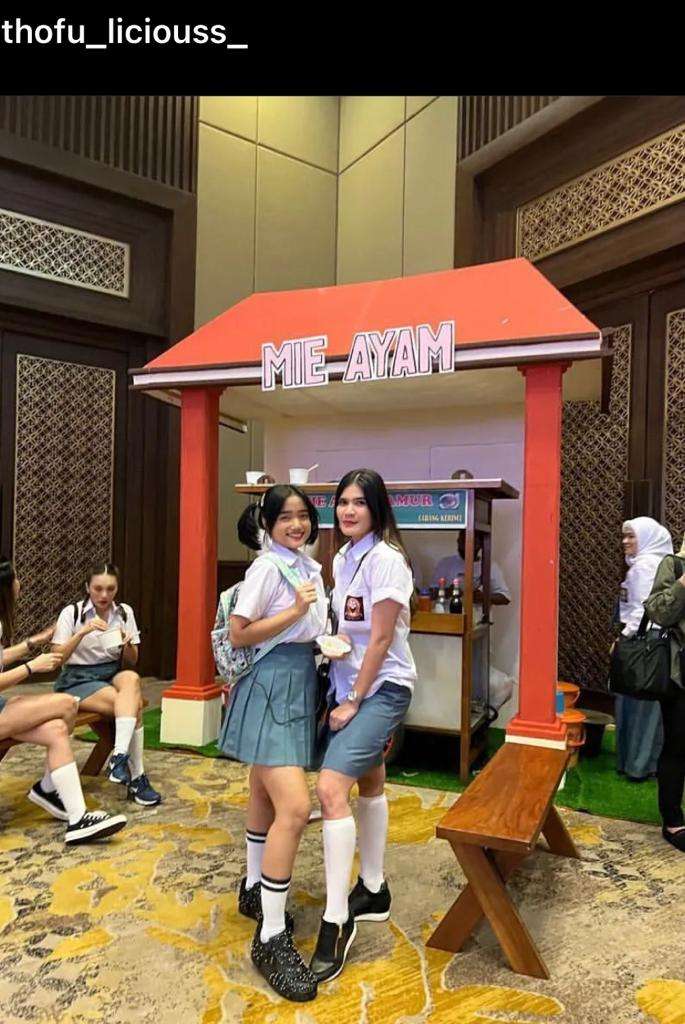 Pakai Seragam SMA, Penampilan Fuji di Ulang Tahun Ussy Sulistyawati Jadi Sorotan