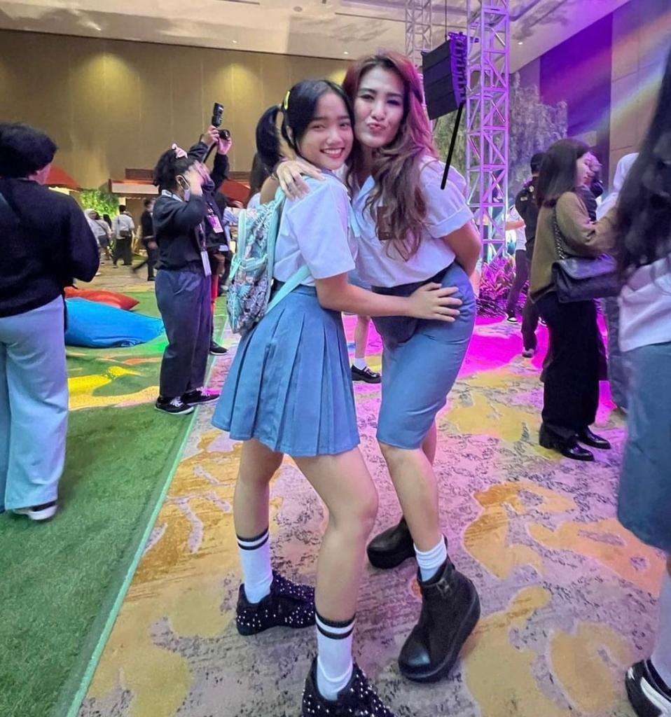 Pakai Seragam SMA, Penampilan Fuji di Ulang Tahun Ussy Sulistyawati Jadi Sorotan