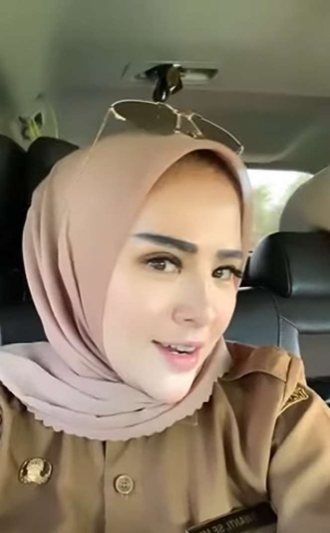 8 Potret Cantiknya Wakil Bupati Seruyan yang Viral, Parasnya Bak Barbie, Bikin Warga Betah!