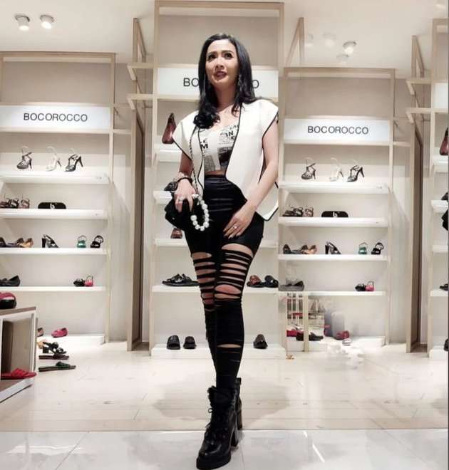 Tak Banyak yang Tahu, Ini Potret Istri Romy Rafael, Ternyata Awet Muda Banget!