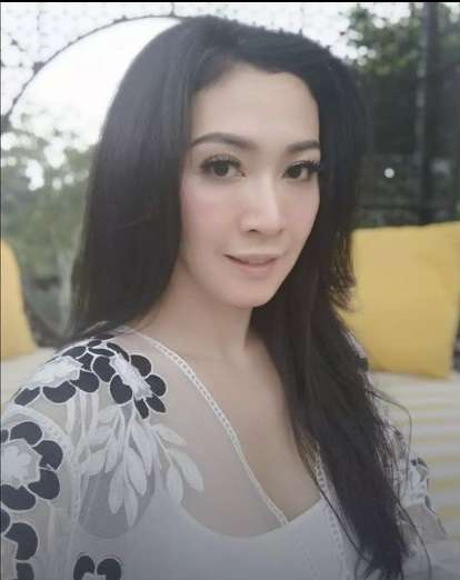 Tak Banyak yang Tahu, Ini Potret Istri Romy Rafael, Ternyata Awet Muda Banget!