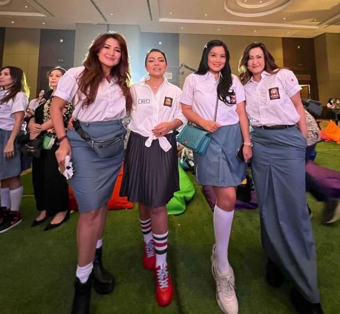Pakai Seragam SMA di Pesta Ultah Ussy, Penampilan Nafa Urbach Bikin Melongo!