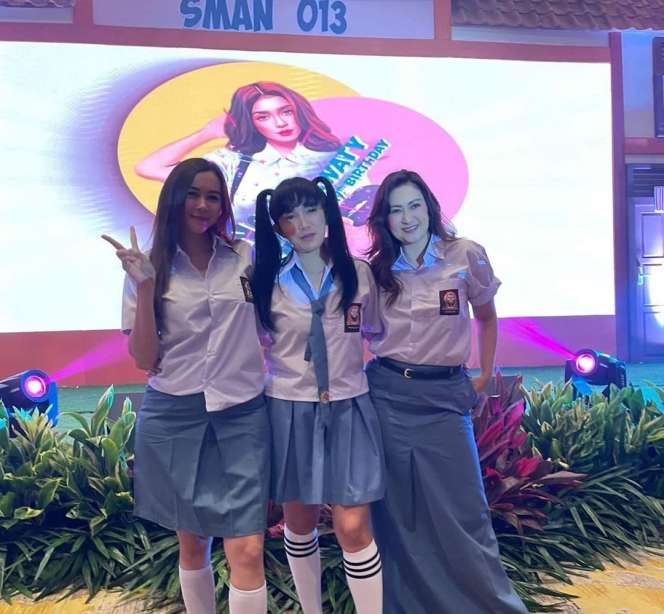 Pakai Seragam SMA di Pesta Ultah Ussy, Penampilan Nafa Urbach Bikin Melongo!