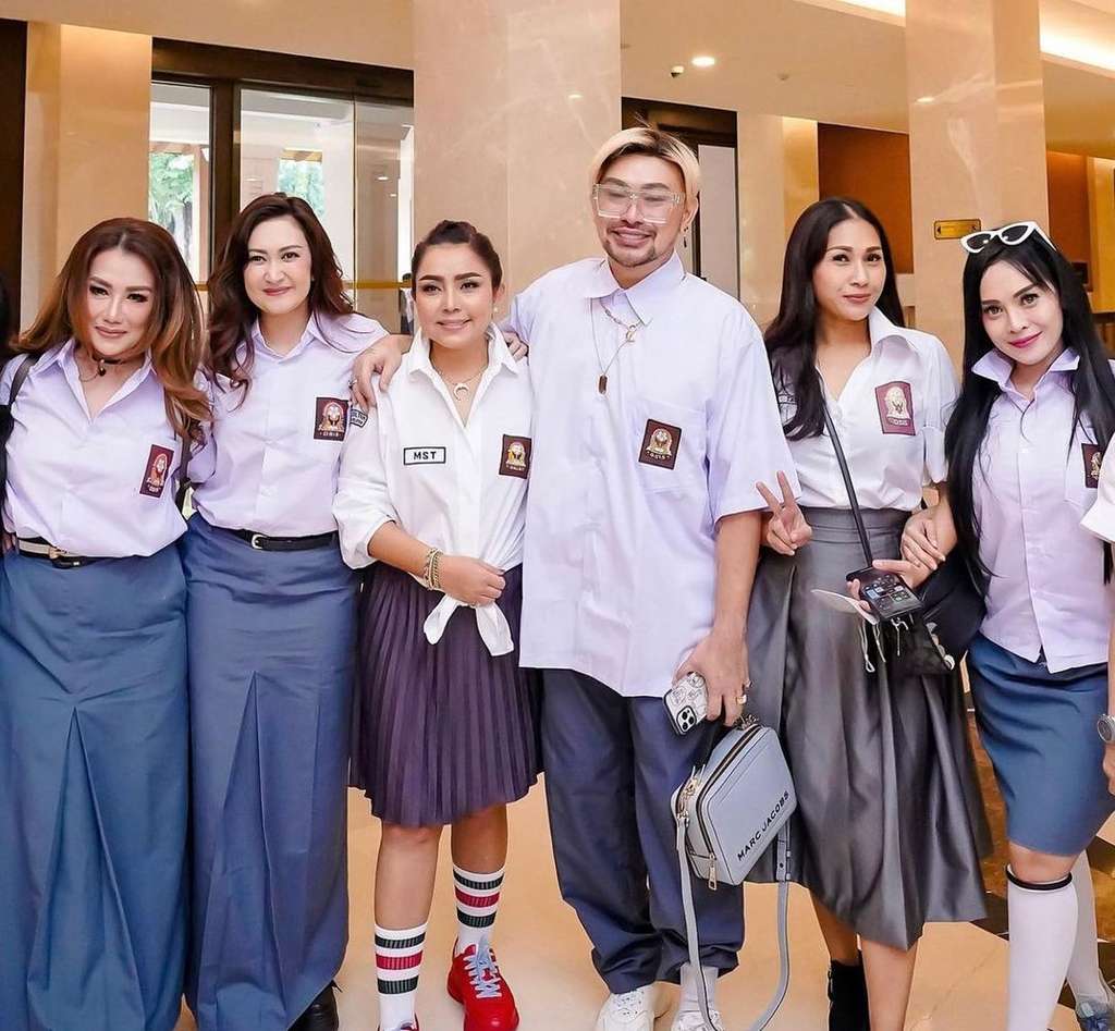 Pakai Seragam SMA di Pesta Ultah Ussy, Penampilan Nafa Urbach Bikin Melongo!