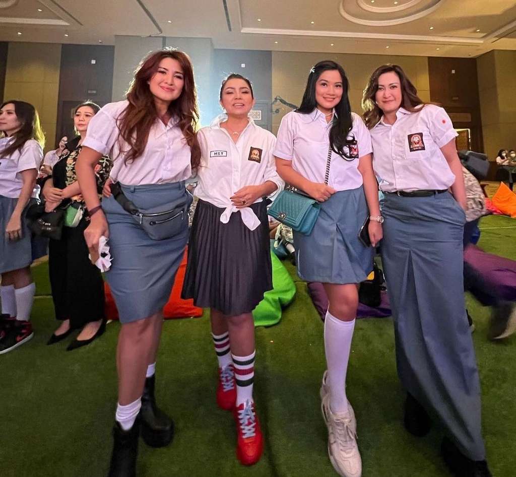 Pakai Seragam SMA di Pesta Ultah Ussy, Penampilan Nafa Urbach Bikin Melongo!