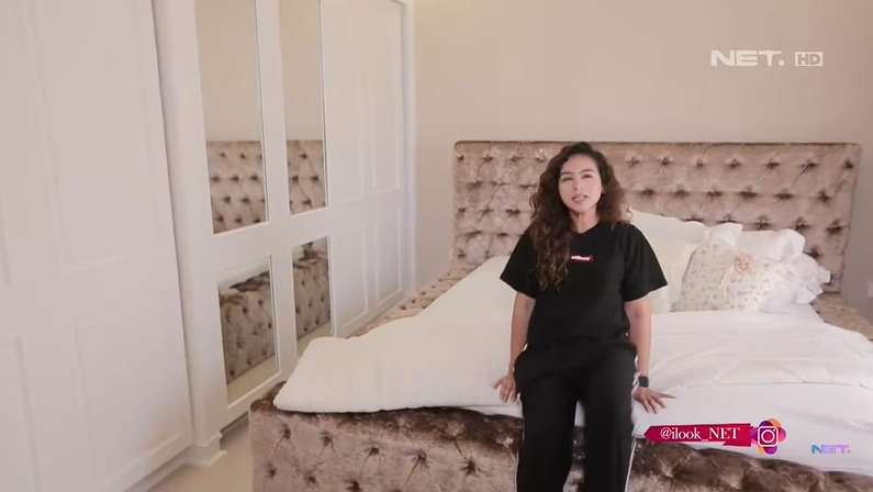 10 Potret Rumah Mewah Sahila Hisyam `Si Ratu FTV` yang Jarang Tersorot, Ternyata Tajir Abis! 