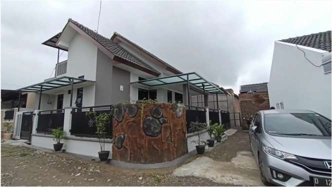 10 Adu Mewah Rumah Bos Saep VS Ubed `Copet Preman Pensiun`, Bak Langit & Bumi, Satunya Miris!
