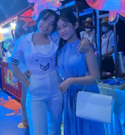 Potret Kedekatan Fuji dan Chika Adik Tiri Mayang